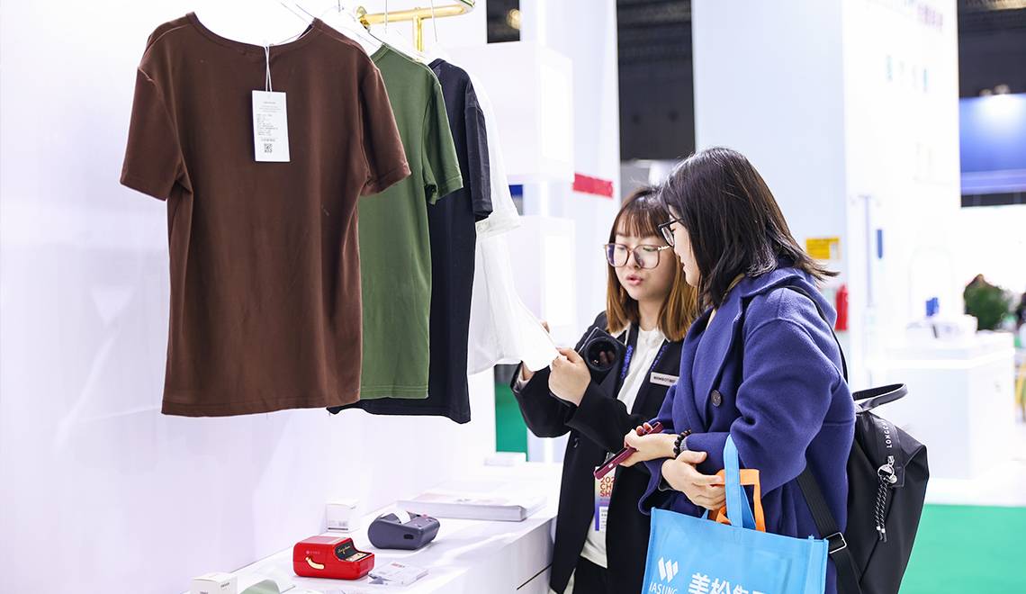 精臣攜多款智能標(biāo)簽打印產(chǎn)品亮相2024CHINASHOP，賦能服裝服飾零售新場景